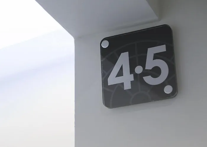 Atico Plaza Mercado 4,5 דירה